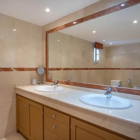Luxury In Puento Apartment